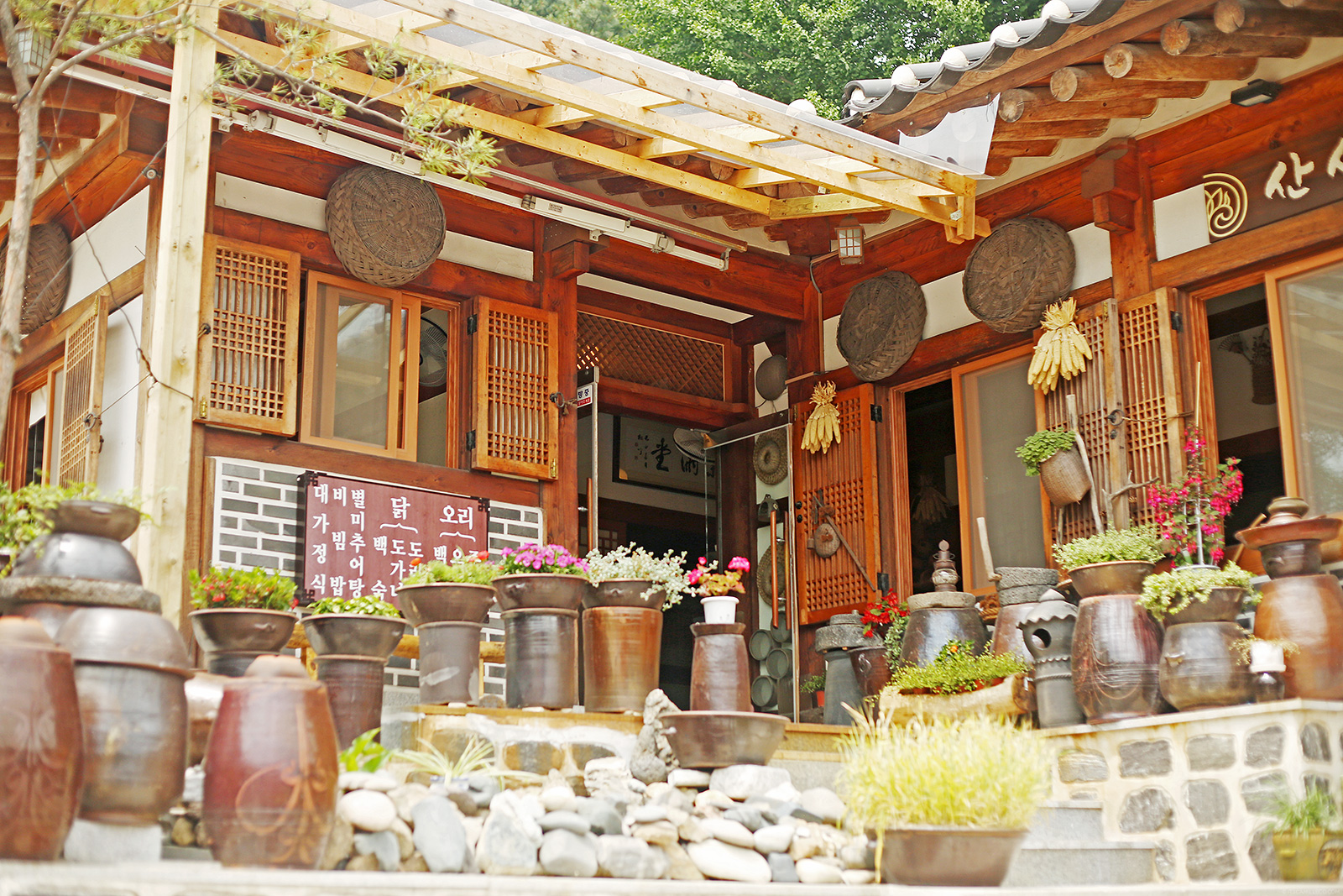 Travel Diary: Experiencing Korea's Old And New | itscamilleco.com