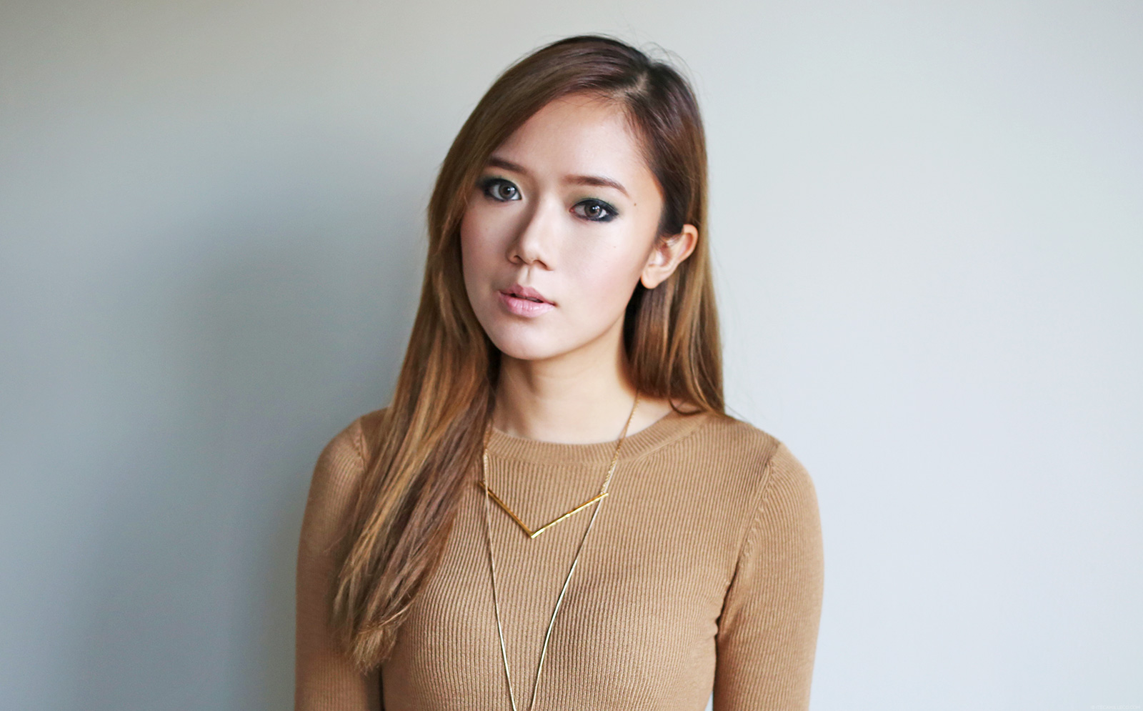 Green Smokey Eye Makeup + Contour Tutorial | www.itscamilleco.com