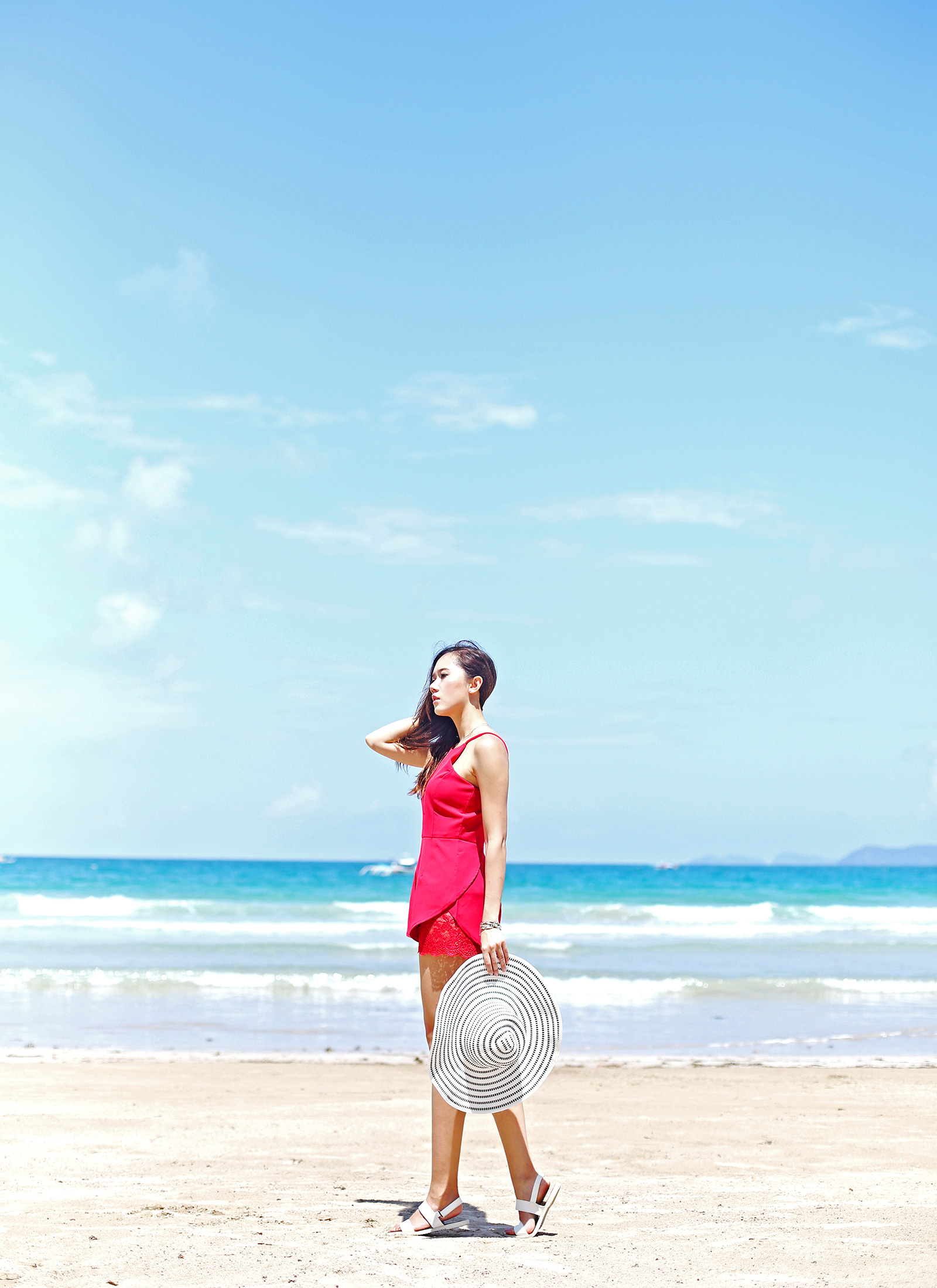 Lace Romper At Sheridan Beach, Palawan | www.itscamillecom.com